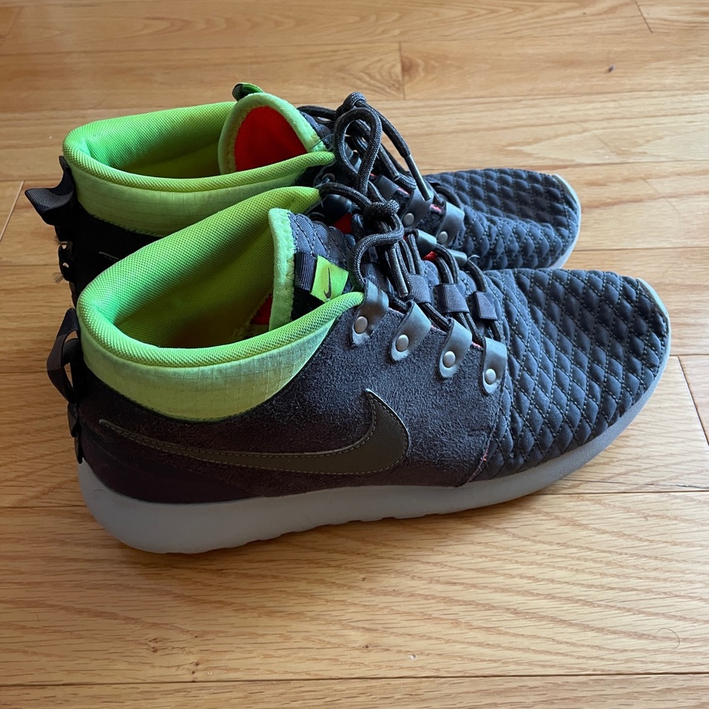 Nike roshe winterized men’s size 8.5.